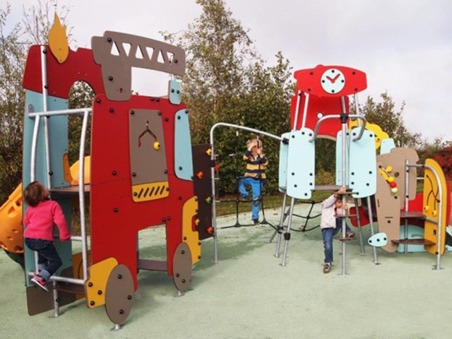 Play equipment that encourages learning, discovery and invention